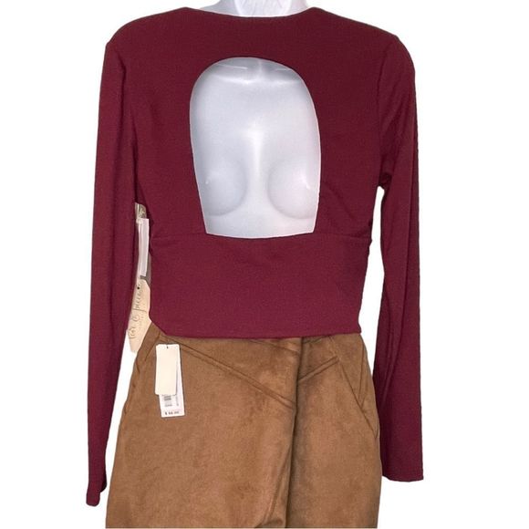 Love & Piece Cropped Top with Long Sleeves and Cut Out Back - Picture 3 of 4